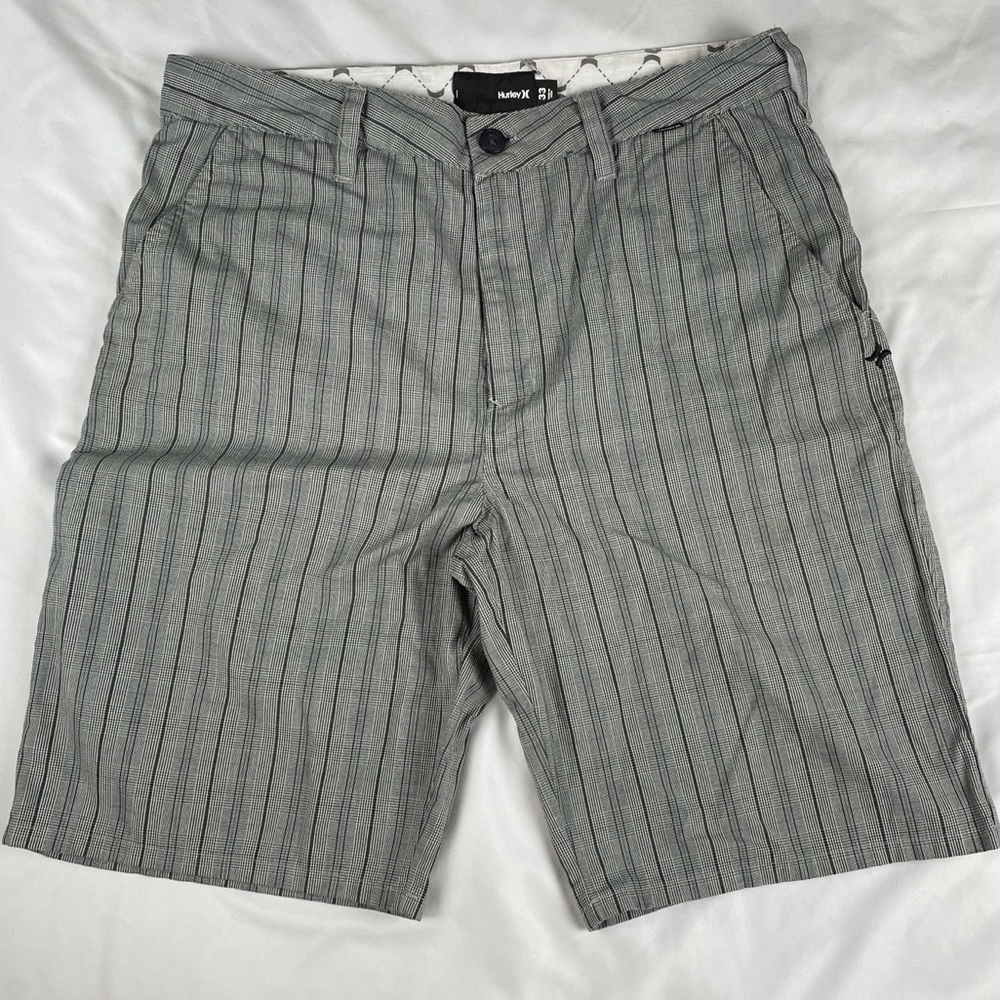EUC Hurley Gray Fine Plaid Flat Front Shorts 33